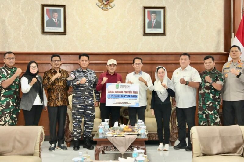 Pemko Batam menyalurkan bantuan kemanusiaan sebesar Rp4.814.230.409 kepada korban bencana alam di Aceh, Jumat (9/1/2026). Foto: Humas Diskominfo Batam