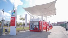 Layanan BBM jenis Pertamax Turbo hadir di SPBU modular area Pertamina Mandalika International Circuit, Lombok, NTB, dalam rangka mendukung perhelatan Pertamina Grand Prix of Indonesia pada 27-29 September 2024. Foto: PT Pertamina Patra Niaga
