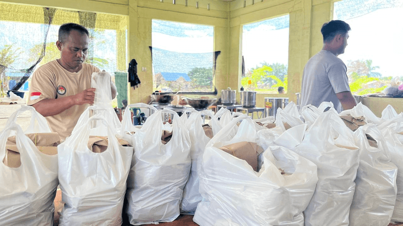 Dapur Umum Institut Pemerintahan Dalam Negeri (IPDN) di Aceh Tamiang. Foto: Kemendagri RI