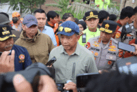 Mendagri Muhammad Tito Karnavian, meninjau lokasi longsor di Desa Pasirlangu, Kecamatan Cisarua, Kabupaten Bandung Barat, Jawa Barat (Jabar), Minggu (25/1/2026). Foto: Kemendagri RI