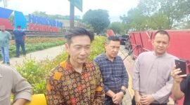 Anggota/Deputi Bidang Infrastruktur BP Batam, Mouris Limanto, saat melakukan survei pendestrian di Habour Bay, Batam, Jumat (2/1/2026). 