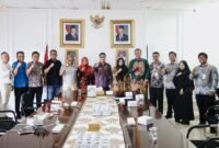 Pertemuan antara Jajaran Diskominfo Kepri dengan Bagian Tata Usaha dan Umum Kanwilkumham Kepri di Collaboration Room Kantor Dinas Kominfo Kepri, Gedung B 2 Dompak, Kamis (22/1/2026). Foto: Diskominfo Kepri 