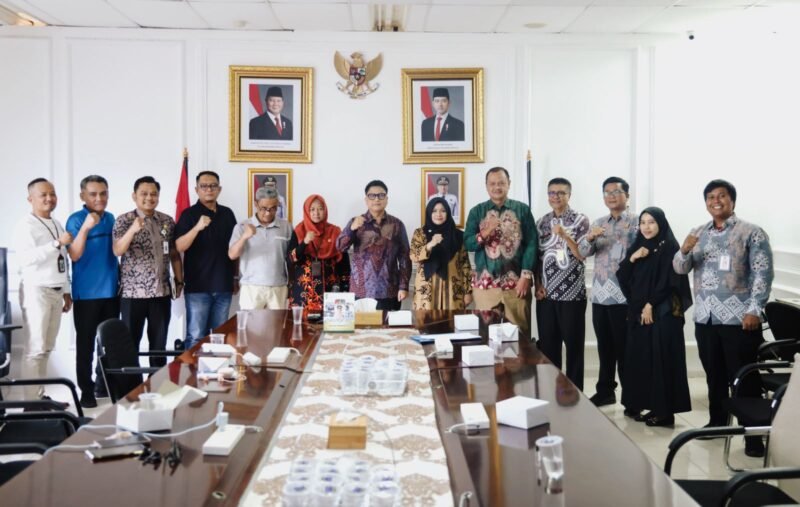 Pertemuan antara Jajaran Diskominfo Kepri dengan Bagian Tata Usaha dan Umum Kanwilkumham Kepri di Collaboration Room Kantor Dinas Kominfo Kepri, Gedung B 2 Dompak, Kamis (22/1/2026). Foto: Diskominfo Kepri 