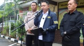 Kapolsek Lubuk Baja, Kompol Rangga Primazada, melalui Kanit Reskrim Iptu Noval Adimas didampingi Kasihumas Polresta Barelang Iptu Budi Santosa, saat rilis di Polsek Lubuk Baja, Rabu (31/12/2025). Foto: Istimewa