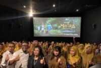 Ratusan kepala sekolah SD dan SMP menghadiri nonton bareng film Teman Tegar “Maira – Whisper from Papua” di Cinepolis Mal Botania 2 Batam, Senin (12/1/2026). Foto: Istimewa