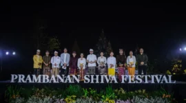Wakil Menteri Pariwisata, Ni Luh Puspa saat hadir di Prambanan Shiva Festival di kawasan Candi Prambanan, Sleman, Sabtu (17/1/2026). malam. Foto Kmenpar RI