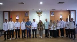 Jajaran Diskominfo Kepri foto bersama rombongan Komisi I DPRD Sumsel. Foto: Humas Diskominfo Kepri