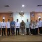 Jajaran Diskominfo Kepri foto bersama rombongan Komisi I DPRD Sumsel. Foto: Humas Diskominfo Kepri