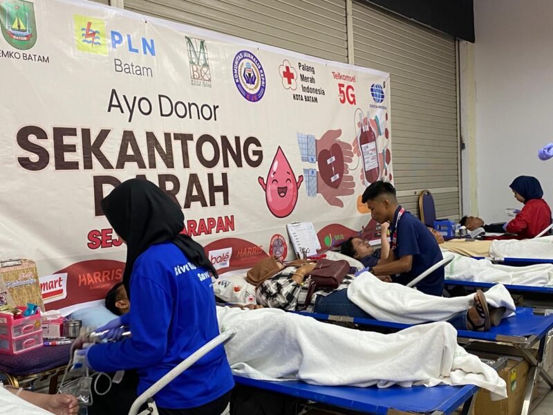 Komunitas Jurnalis Kepri (KJK) menggelar bakti sosial donor darah di Lantai LG Ground Mega Mall Batam Center, Kota Batam, Sabtu (31/1/2026). Foto: Istimewa