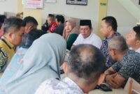 Gubernur Kepri Ansar Ahmad memimpin Rakor Persiapan Pendampingan Tata Kelola Rumah Sakit (TKRS) RSUD Raja Ahmad Tabib (RAT) oleh RSUP Hasan Sadikin Bandung, di Kedai Kopi Batu 10, Tanjungpinang, Sabtu (3/1/2026). Foto: Istimewa