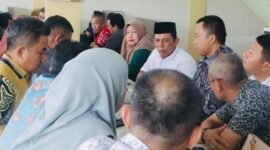 Gubernur Kepri Ansar Ahmad memimpin Rakor Persiapan Pendampingan Tata Kelola Rumah Sakit (TKRS) RSUD Raja Ahmad Tabib (RAT) oleh RSUP Hasan Sadikin Bandung, di Kedai Kopi Batu 10, Tanjungpinang, Sabtu (3/1/2026). Foto: Istimewa