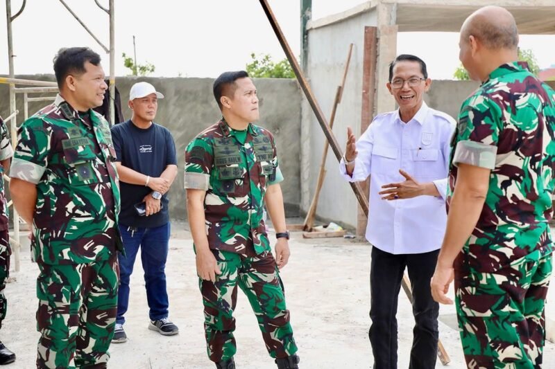 Wali Kota Batam, Amsakar Achmad saat meninjau percepatan pembangunan KDKMP di Kantor Lurah Tembesi, Kecamatan Sagulung, Kamis (15/1/2026). Foto: Foto Diskominfo Batam