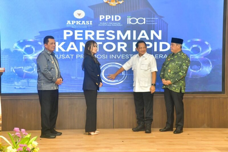 Gubernur Kepulauan Riau, Ansar Ahmad turut mendampingi Mendagri Tito Karnavian pada peresmian Kantor Pusat Promosi Investasi Daerah (PPID) di kawasan Pelita, Kota Batam, Selasa (20/1/2026). Foto: Biro Adpim Kepri