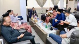 Sekretaris Daerah (Sekda) Kota Batam, Firmansyah, memimpin rapat koordinasi di Kantor Wali Kota Batam, Jumat (2/1/2026). Foto: Humas Diskominfo Batam