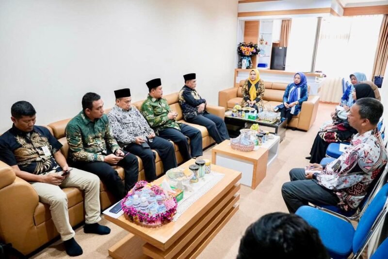 Ketua TP-PKK Kota Batam, Erlita Amsakar, menegaskan komitmen tersebut usai menerima audiensi Baznas Batam di Kantor Wali Kota Batam, Kamis (29/1/2026). Foto: Humas Diskominfo Batam