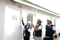 Direktur Utama PT Telkom Indonesia (Persero) Tbk (Telkom) Dian Siswarini (Paling Kiri) saat meninjau progres pemulihan layanan TelkomGroup di Aceh, Kamis (1/1/2026). Foto: TelkomGroup