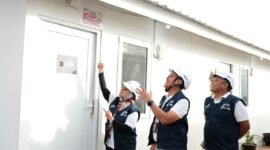 Direktur Utama PT Telkom Indonesia (Persero) Tbk (Telkom) Dian Siswarini (Paling Kiri) saat meninjau progres pemulihan layanan TelkomGroup di Aceh, Kamis (1/1/2026). Foto: TelkomGroup