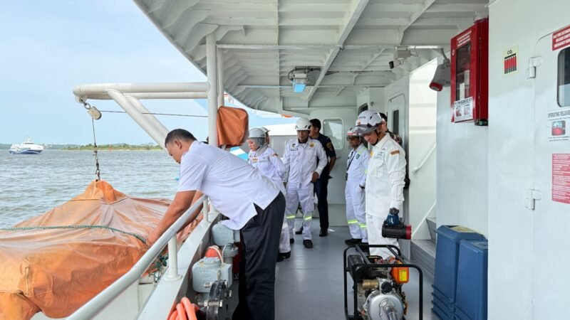 Kementerian Perhubungan melalui Direktorat Jenderal Perhubungan Laut memperketat pengawasan keselamatan pelayaran dengan melaksanakan uji petik kelaikan kapal penumpang di tiga pelabuhan utama di Batam, Kamis (23/1/2026). Foto Humas Kemenhub