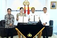 Penandatanganan dilakukan Kepala OJK Friderica Widyasari Dewi dan Kepala Bareskrim Polri Syahardiantono di Jakarta, Rabu (13/1/2026). Foto: Istimewa