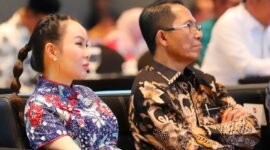 Wali Kota Batam Amsakar Achmad bersama Wakil Wali Kota Li Claudia Chandra menghadiri penutupan Rakernas XVII APKASI 2026 di Hotel Aston Batam, Selasa (20/1/2026). Foto: Humas Diskominfo Batam