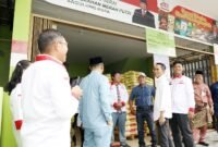 Wali Kota Batam, Amsakar Achmad, saat meninjau langsung gerai Koperasi Merah Putih di Kecamatan Sagulung, Kota Batam, Senin (15/12/2025) waktu lalu. Foto: Humas Diskominfo Batam