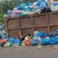 Tumpukan sampah di pinggir jalan di Sekupang waktu lalu.