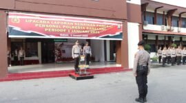 Kapolresta Barelang, Kombes Pol Anggoro Wicaksono, S.H., S.I.K., M.H., memimpin langsung upacara apel di lapangan Polresta Barelang, Jumat (2/1/2026). Foto Istimewa