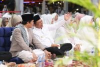 Menag Nasaruddin Umar berbincang bersama Gubernur Kepri Ansar Ahmad di sela peringatan Isra Mikraj di Gedung Daerah Tanungpinang, Rabu (14/1/2026) malam. Foto: Diskominfo Kepri