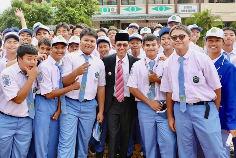 Wali Kota Batam, Amsakar Achmad, membuka Upacara Hari Amal Bakti (HAB) ke-80 Kementerian Agama Republik Indonesia di MAN 1 Batam, Sagulung, Sabtu (3/1/2026). Foto: Humas Diskominfo Batam