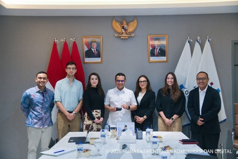 Wamenkomdigi Nezar Patria menerima audiensi Johns Hopkins School of Advanced International Studies (SAIS) di Kantor Kementerian Komdigi, Jakarta Pusat, Senin (12/01/2026). Foto: Pey HS/Komdigi