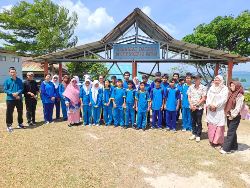 PWI Batam memberikan pelatihan di SMP Negeri 2 Batam, Belakang Padang, kota Batam. Foto: Istimewa