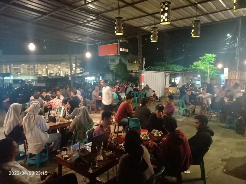 Suasana Kedai Kopi Rakyat, Tanjung Pinang, Kepulauan Riau, suasana hangat dan menyenangkan. Foto: Istimewa