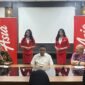 AirAsia Malaysia resmi membuka rute internasional baru yang menghubungkan Kuala Lumpur International Airport (KUL) dengan Bandara Internasional Hang Nadim Batam (BTH), saat konferensi pers di Disbudpar Batam, Rabu (25/2/2026). 