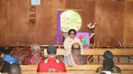 Wakil Menteri Dalam Negeri (Wamendagri) Ribka Haluk meninjau kesiapan akhir pembangunan Aula Sekolah Tinggi Alkitab (STA)/Sekolah Menengah Teologi Kristen (SMTK) Tom Bozeman di Sinakma, Wamena, Kabupaten Jayawijaya, Papua Pegunungan, Jumat (6/2/2026).Foto: Kemendagri