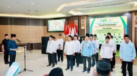 Wali Kota Batam, Amsakar Achmad, melantik DPK BKPRMI sekaligus membuka LDK Pemuda Remaja Masjid Kota Batam di Kantor Wali Kota Batam, Sabtu (21/2/2026). Foto: Humas Diskominfo Batam