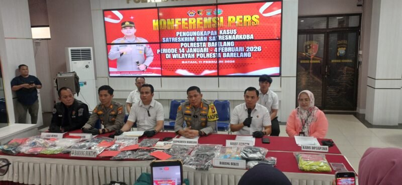 Polresta Barelang mengungkap 12 laporan polisi dan menangkap 19 tersangka laki-laki beserta barang haram Narkoba, saat konferensi pers di Mapolresta Barelang Batam, Rabu (11/2/2026). Foto: Istimewa
