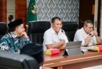 Sekda Kota Batam, Firmansyah, membahas persiapan MTQH XXXIV dalam rapat di Kantor Wali Kota Batam, Rabu (4/2/2026). Foto: Humas Diskominfo Batam