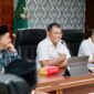 Sekda Kota Batam, Firmansyah, membahas persiapan MTQH XXXIV dalam rapat di Kantor Wali Kota Batam, Rabu (4/2/2026). Foto: Humas Diskominfo Batam