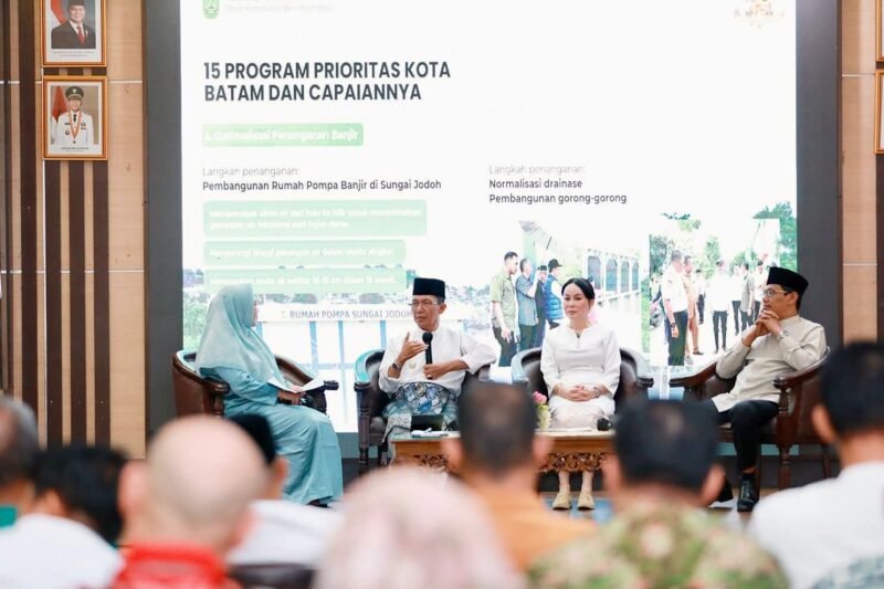 Dialog Wali Kota Batam, Amsakar Achmad, bersama Wakil Wali Kota Li Claudia Chandra, genap setahun memimpin Batam sejak dilantik Presiden Prabowo Subianto, Jumat (20/2/2026). foto: Humas Diskominfo Batam