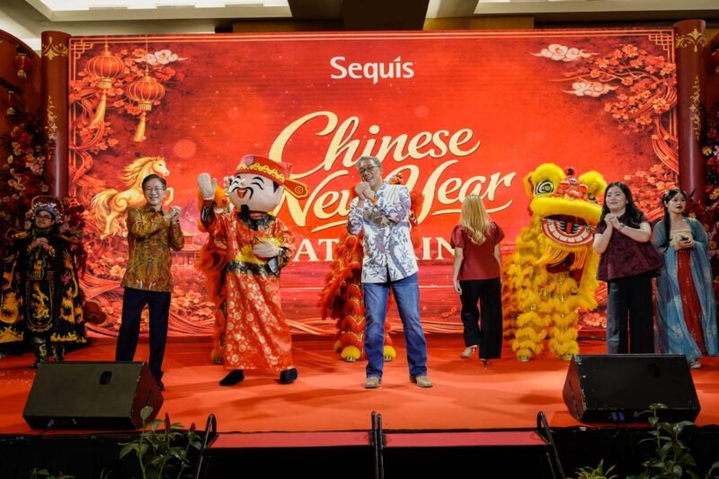 Director & Chief Agency Officer Sequis Life Edisjah kiri) yang hadir dalam acara customer
gathering nasabah Sequis Life di Batam (27/2/2026). Foto: Istimewa
