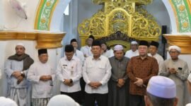 Gubernur Kepulauan Riau Ansar Ahmad menghadiri Haul Syekh Khalifah Syihabuddin bin Maulana Syekh Muhammad Arsyad Al-Banjari di Masjid Raya Sultan Riau, Pulau Penyengat, Tanjungpinang, Rabu (11/2/2026). Foto: Diskominfo Kepri