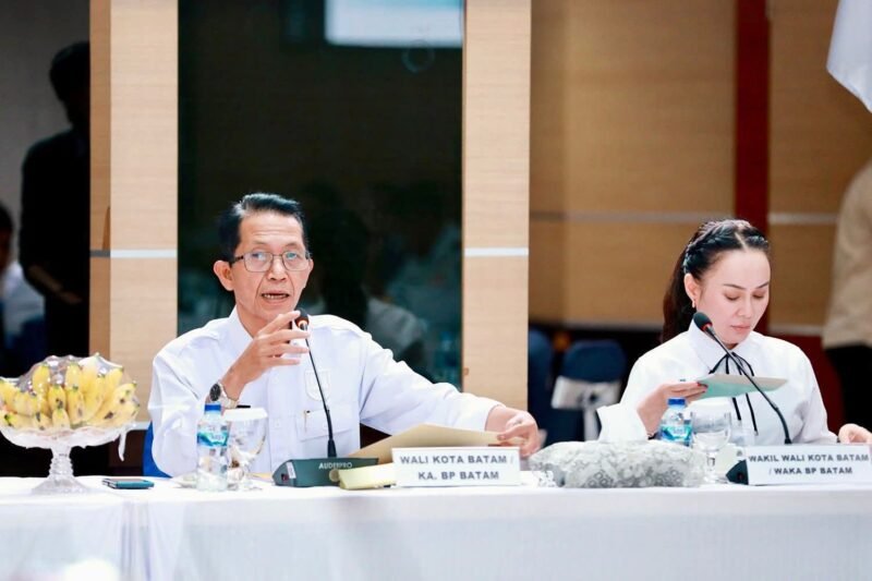Wali Kota Batam Amsakar Achmad bersama Wakil Walikota Batam Li Claudia Chandra. Foto: Humas Diskominfo Batam