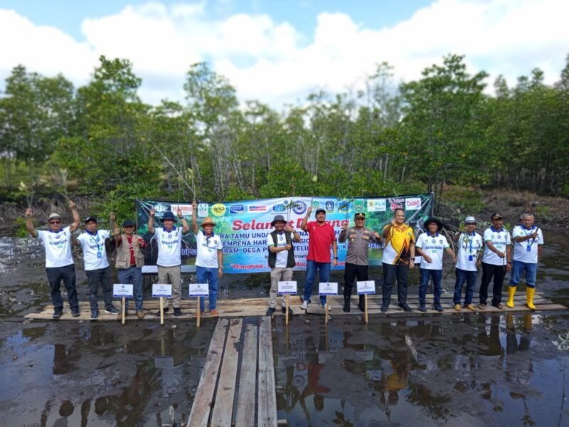 menanam mangrove di Kampung Sungai Tiram, Desa Penaga, Kecamatan Teluk Bintan, Kepulauan Riau, Minggu (8/2/2026). Foto: Istimewa