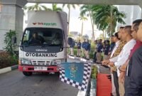 Bank Indonesia Kepulauan Riau melepaskan mobil kas keliling giat SERAMBI 2026 di Kantor BI Kepri, waktu lalu.