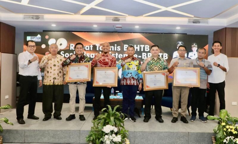 Pemerintah Kota Batam membahas pencapaian ini dalam Rapat Teknis dan Sosialisasi Sistem BPHTB di Planet Holiday Hotel, Jodoh, Selasa (3/2/2025). Foto: Humas Diskominfo Batam