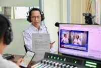 Wali Kota Batam Amsakar Achmad dalam dialog Program Batam Menyapa di Studio Pro 1 Radio Republik Indonesia Batam, Senin (23/2/2026). Foto: Humas Diskominfo Batam