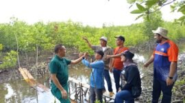 Sebelum aksi penanaman mangrove, Komunitas Jurnalis Kepri (KJK Kepri) meninjau kawasan Sungai Tiram, Desa Penaga, Kabupaten Bintan, Sabtu (7/2/2026). Foto: Istimewa