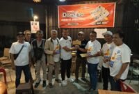 Tim Kejaksaan Tinggi (Kejati) Kepri berhasil keluar sebagai juara pertama di Turnamen Domino yang digelar Komunitas Jurnalis Kepri (KJK) di Kedai Kopi Rakyat, di Tanjung Pinang, Sabtu (7/2/2026). Foto: Istimewa