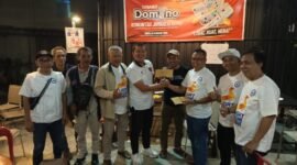 Tim Kejaksaan Tinggi (Kejati) Kepri berhasil keluar sebagai juara pertama di Turnamen Domino yang digelar Komunitas Jurnalis Kepri (KJK) di Kedai Kopi Rakyat, di Tanjung Pinang, Sabtu (7/2/2026). Foto: Istimewa