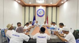 KJK membuka peringatan Hari Pers Nasional (HPN) 2026 dengan syukuran dan pemotongan kue ulang tahun di Sekretariat KJK, Kota Tanjungpinang, Senin (9/2/2026) pagi. Foto: Istimewa